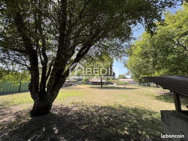 Terrain 1 000 m² Salles
