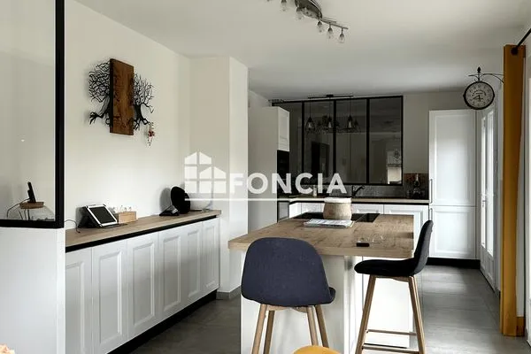 Maison 6 pièces 233 m²