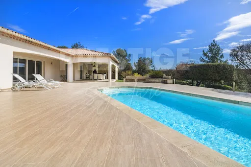 Villa 6 pièces 215 m²