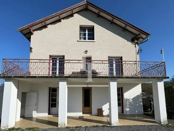 Maison 10 pièces 274 m²