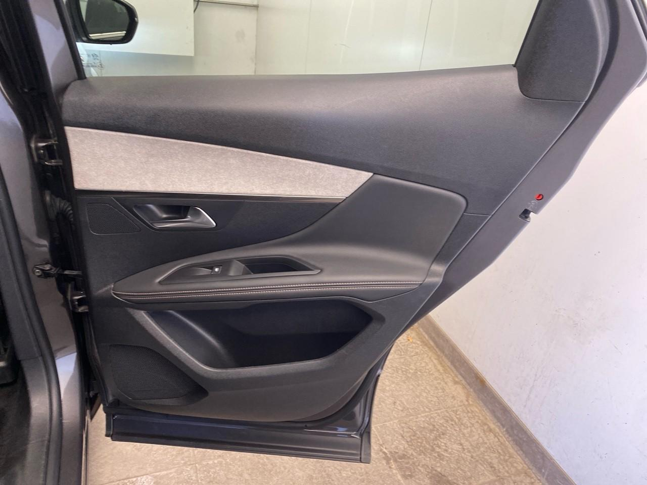 Peugeot 3008 bluehdi 130ch s&s eat8 gt — photo 25