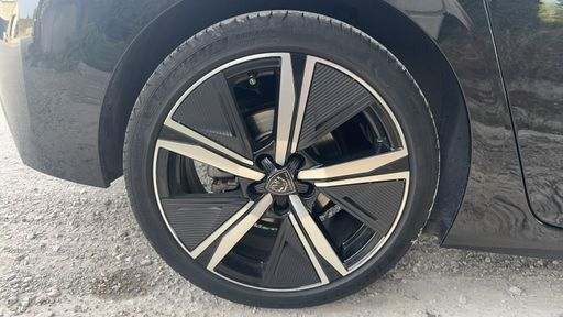 Peugeot 308 1.2 PureTech 130 EAT8 - GT – 2023 – 41992 km – Essence – Boîte Automatique — photo 29