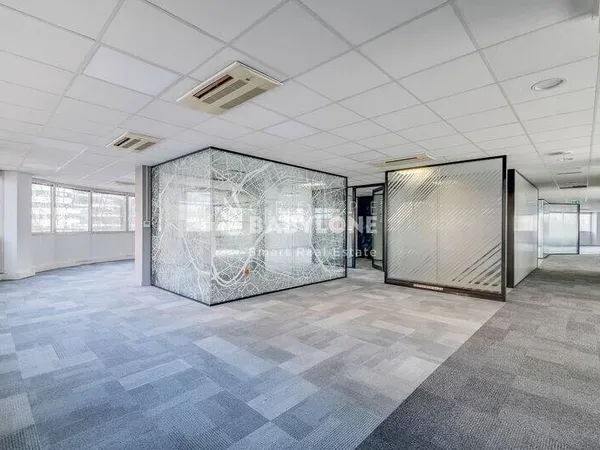 Bureaux 2 pièces 1683 m²