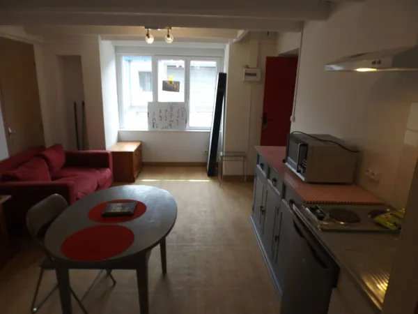 BIEN IMMOBILIER D UN APPARTEMENT ET UN GARAGE SUR 160 m2