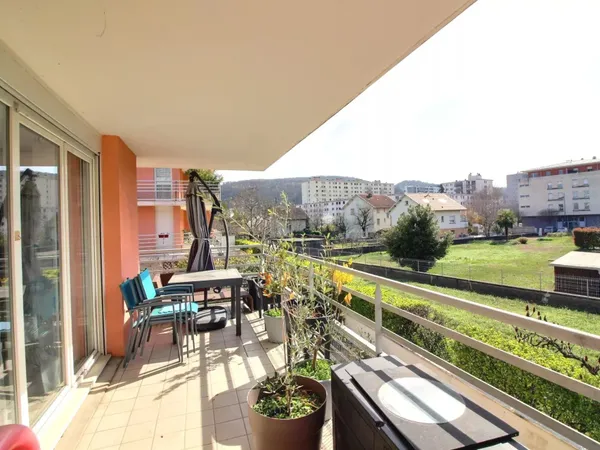 Appartement T4 avec terrasse à Echirolles