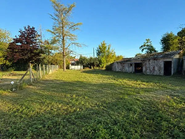 Terrain constructible 556 m² - Saint-Georges-des-Coteaux