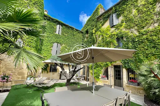 Maison 10 pièces 361 m²