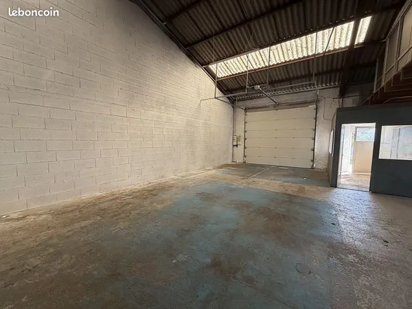 Local commercial 270 m²