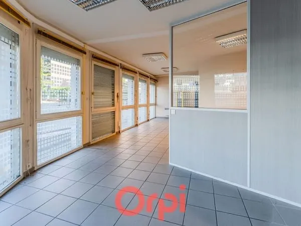 Local 125 m²