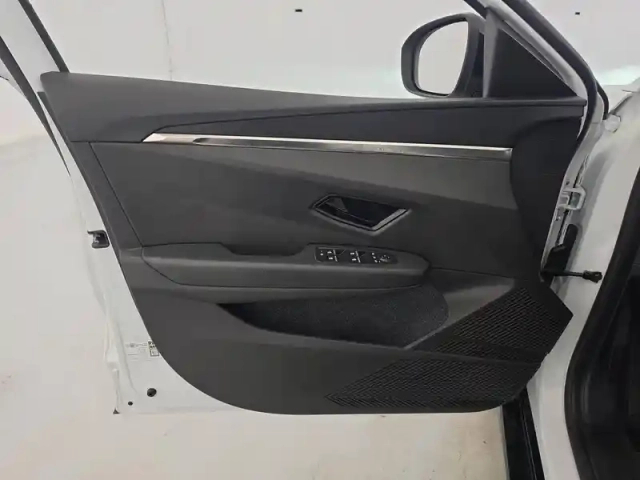 Renault Megane e-tech ev40 130ch standard charge — photo 14