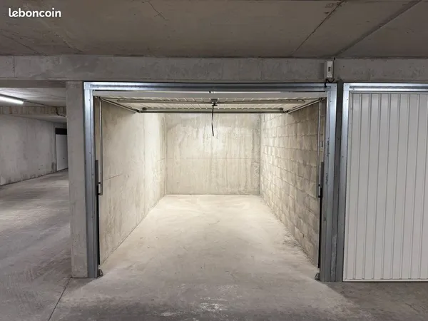 Garage box fermé 13m²