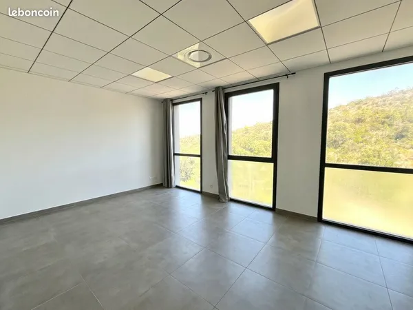Bureaux 71 m² SAINT RAPHAEL
