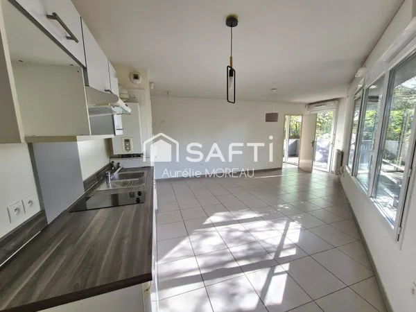 Appartement T2 balcon + place parking sécurisée