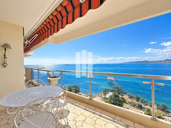 SAINT-RAPHAËL Triangle d'or -- 6e ÉTAGE -- APPARTEMENT 120m2 T