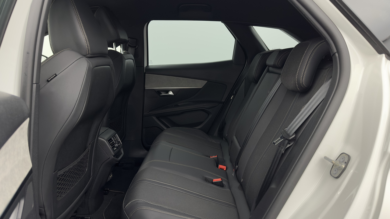 Peugeot 3008 Hybrid 225 e-EAT8 — photo 36