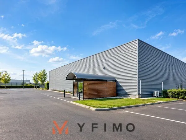 Local commercial 1480 m² BUCHELAY