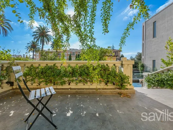 Beaulieu-sur-Mer — Un appartement avec jardin, à l'esprit villa