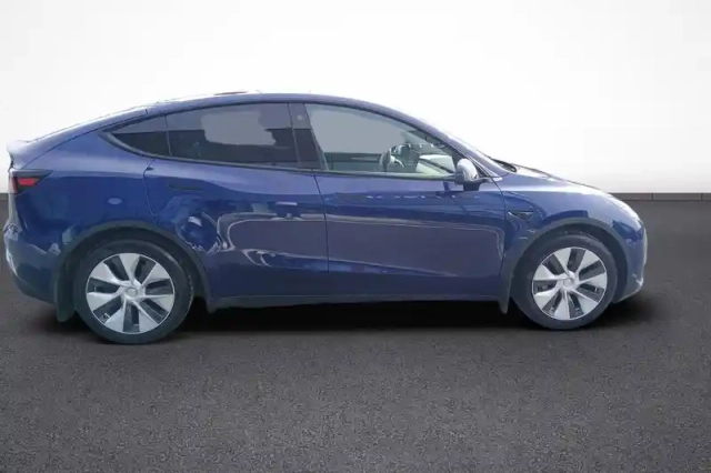 Tesla Model Y standard rwd — photo 51
