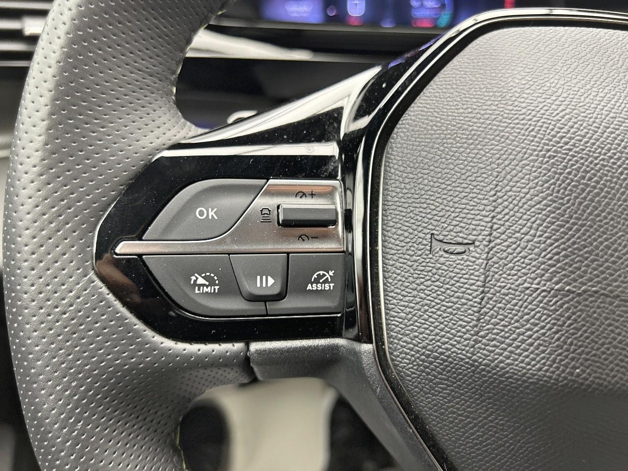 Peugeot 308 hybrid 145 e-dcs6 gt — photo 24