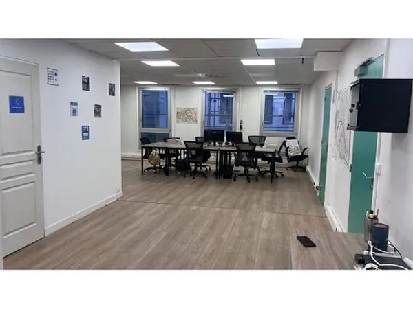 Bureau 398 m²