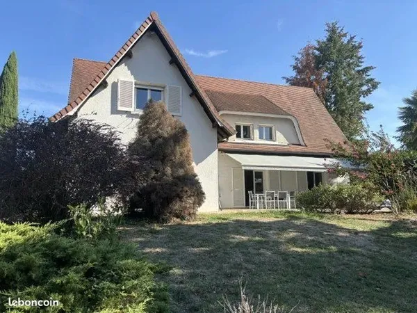 Maison 7 pièces 215 m²