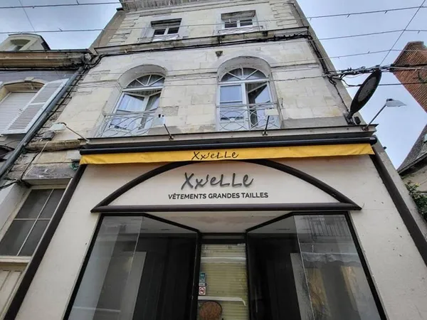 Local commercial 2 pièces 205 m²