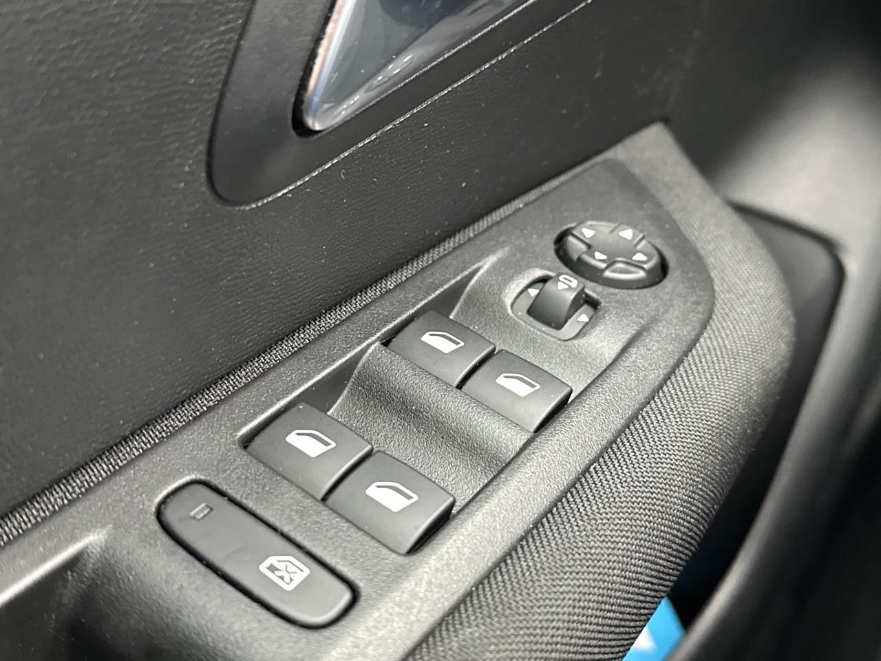 Peugeot 208 puretech 100 s&s eat8 active pack — photo 15