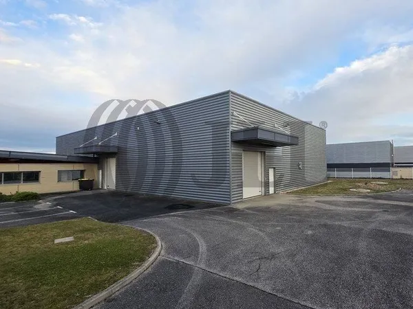 Local d'activité 870 m²