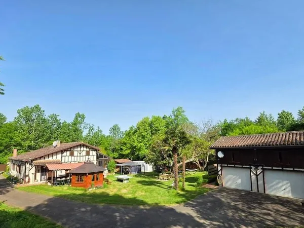 Maison 9 pièces 250 m²