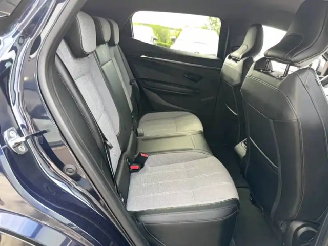 Renault Megane e-tech ev60 220 ch optimum charge — photo 16