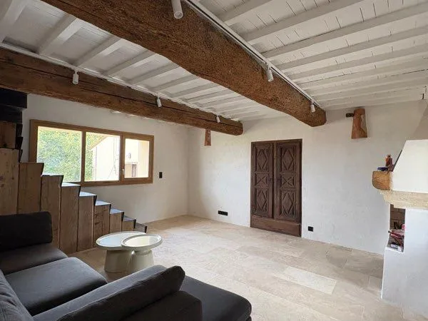 Maison atypique château Roussillon
