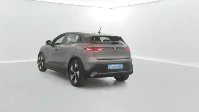 Renault Megane e-tech ev40 130ch standard charge — photo 29