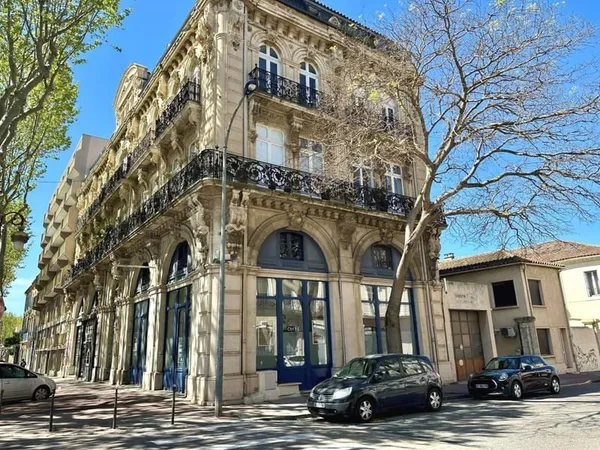 Investissement professionnel - local loué + potentiel à valo