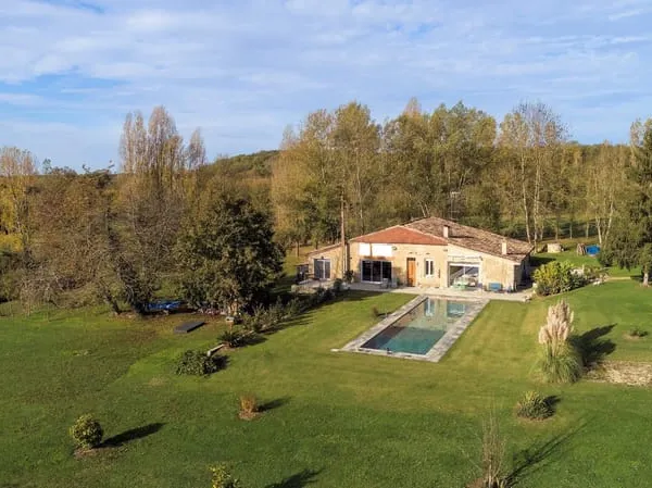 Belle Maison de caractère en pierre avec piscine et terrain de 7.5 ha - Proche de Castillonnès (47)