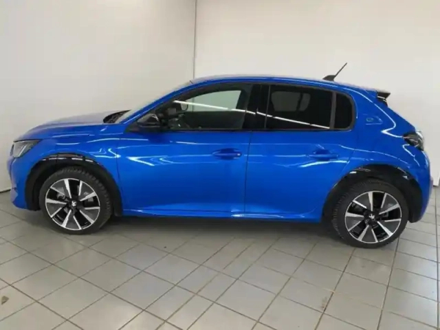 Peugeot 208 e- 136ch gt pack — photo 8