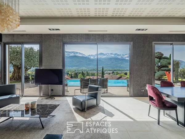 Villa d'exception à la vue panoramique avec piscine