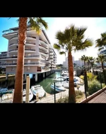 Vente lot de deux places de port à vie