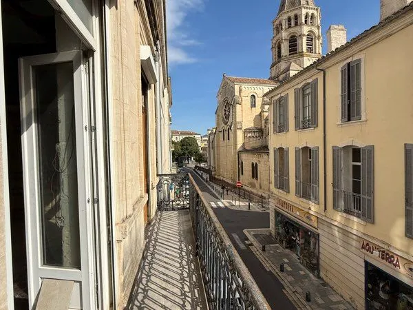 Appartement traversant avec cour intérieure + Balcon + Cave 42m² - Haussmannien à fort potentiel - N