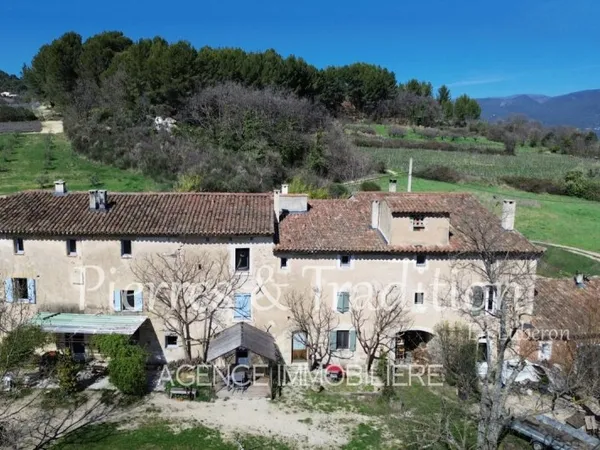 Exclusivité - Propriété d'exception de plus de 3,7 hectares au coeur du Luberon