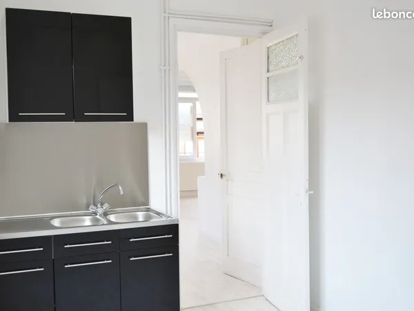 Appartement Lille F4 102m2 à 250m de Lillenium. Quartier calme, familial