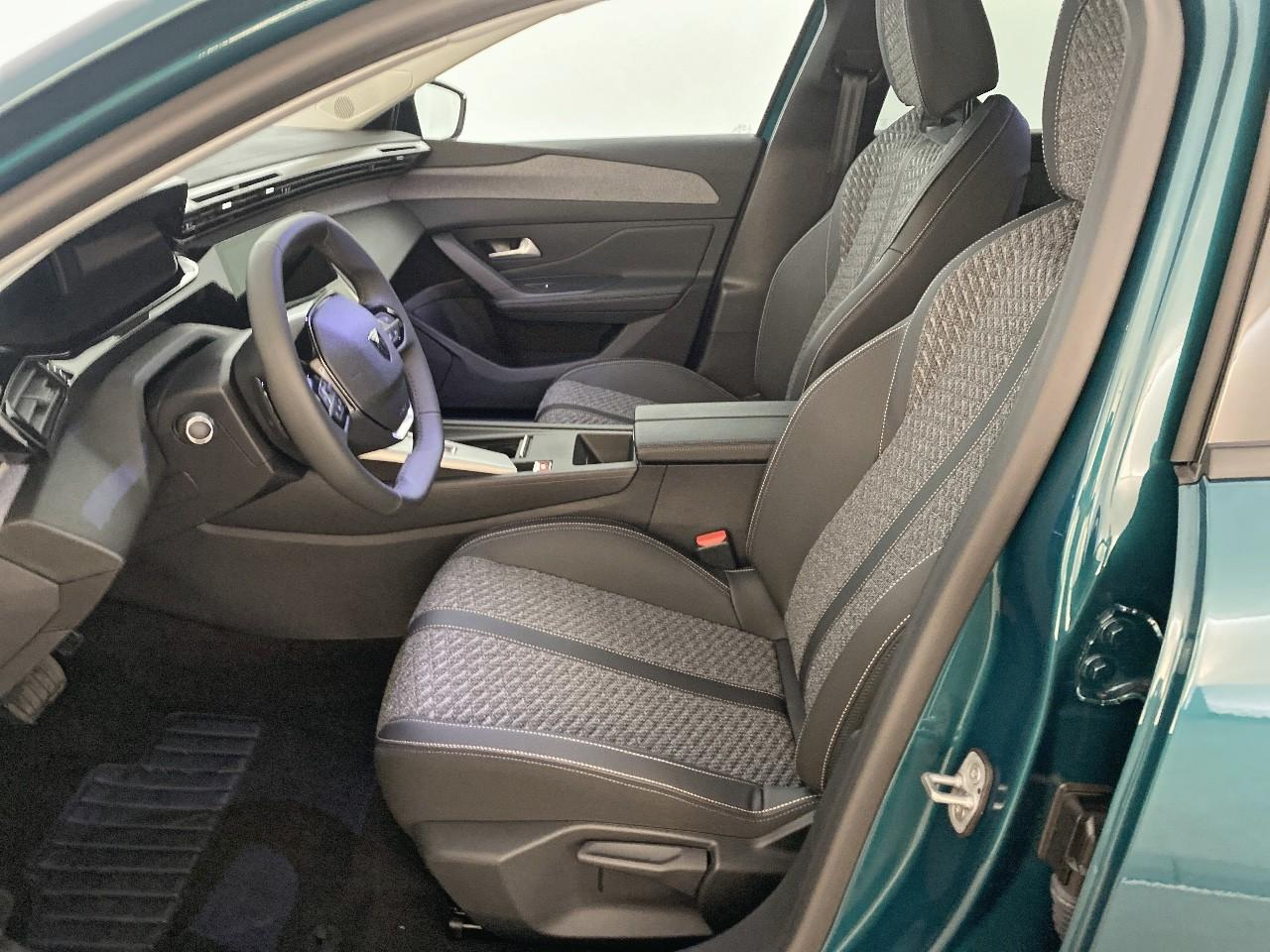 Peugeot 308 hybrid 145 e-dcs6 allure — photo 9
