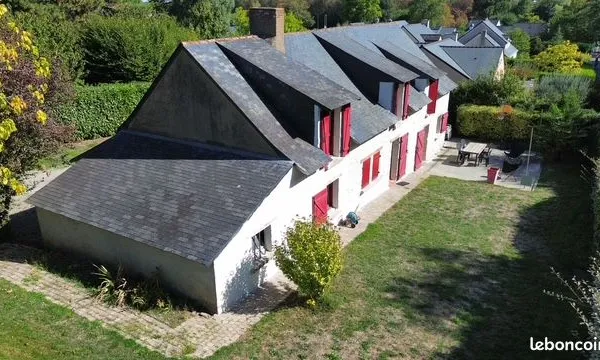 Longère de caractère 170 m² - 4 chambres - Face au lac - Garage & dépendances
