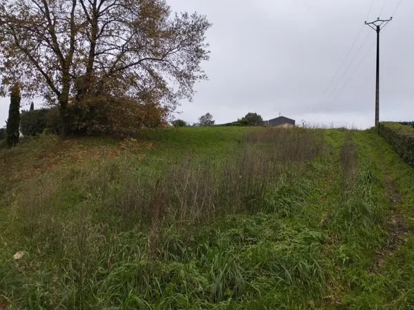 Terrain 673 m²