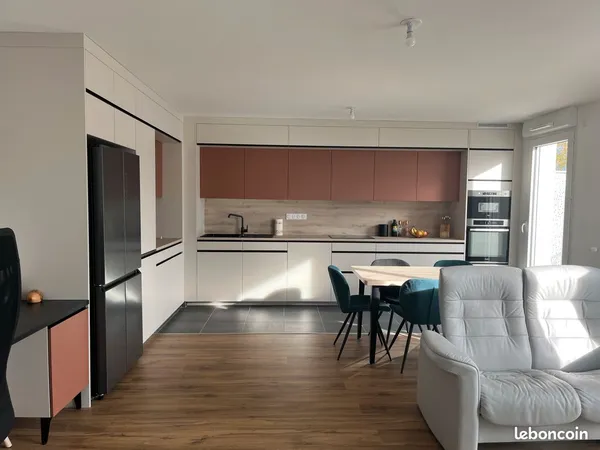 Appartement 3 pièces en attique avec terrasse et 2 parkings souterrains