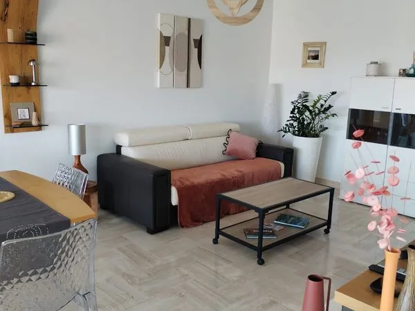 Golfe Juan, Magnifique 2P Meublé climatisé rénové 51.19m², 3ème étage, Sud, 16M² Terrasse, Pk sécu