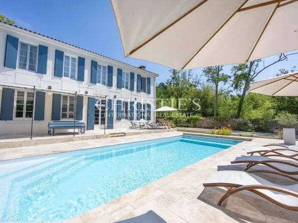 Maison 7 pièces 216 m²