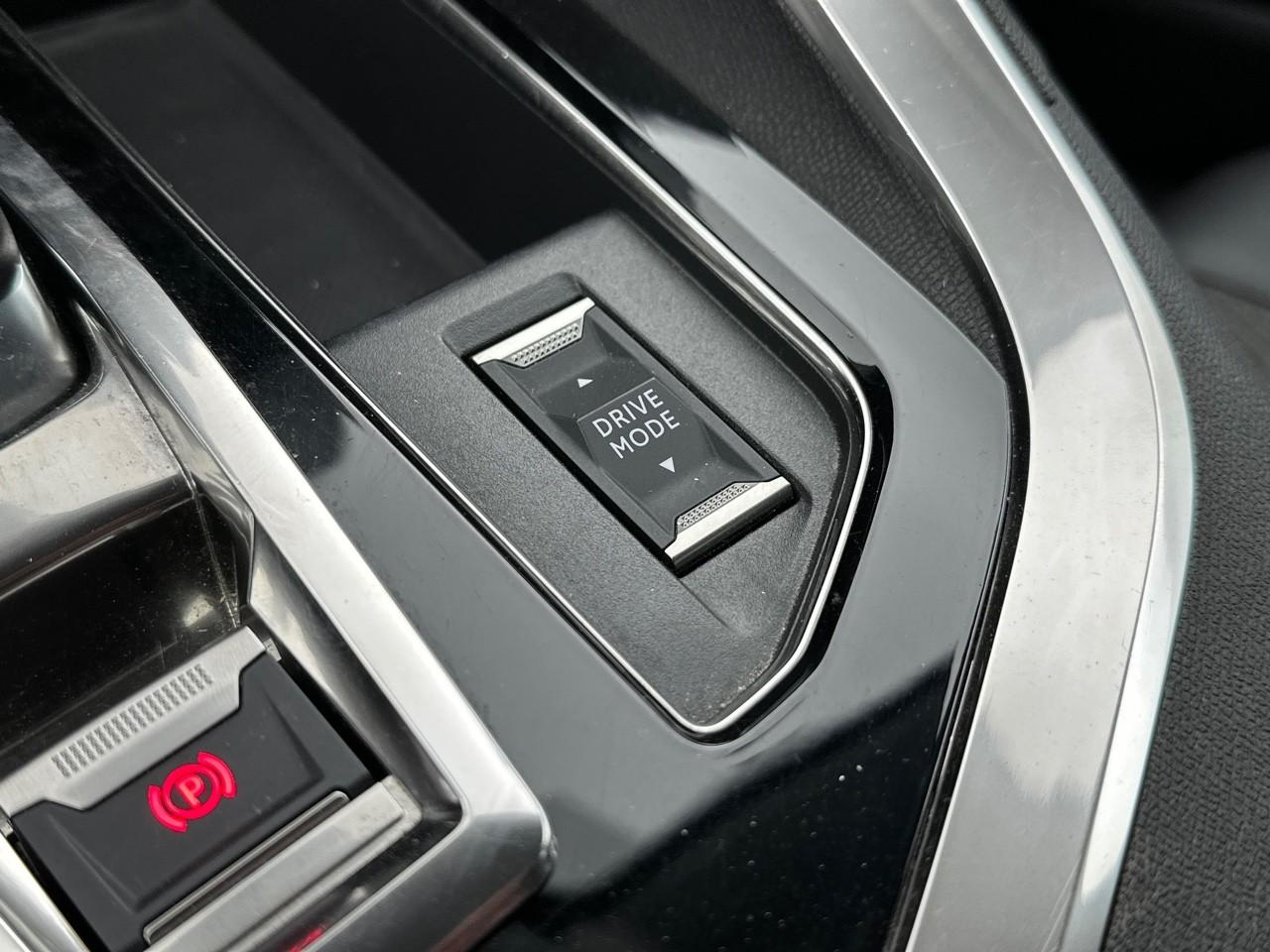 Peugeot 3008 hybrid 225 e-eat8 allure pack — photo 32