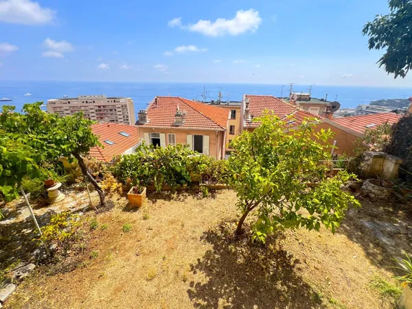Proche de Monaco, jardin , vue mer