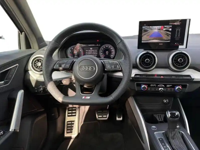 Audi Q2 35 tfsi 150 s tronic 7 — photo 12