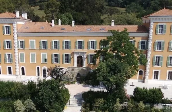 Château 10 pièces 1771 m²